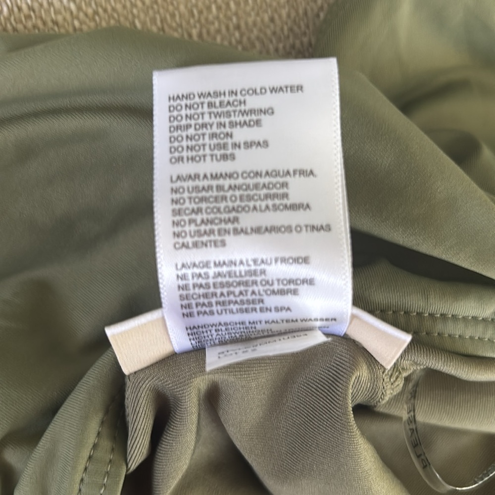 Michael Kors one piece swimsuit. Size 6 - Picture 9 of 10